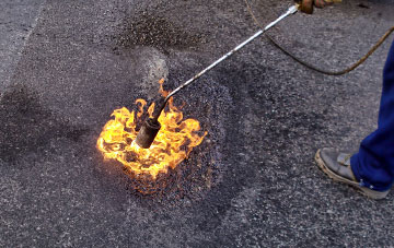 Llanwnda flat roofing repairs